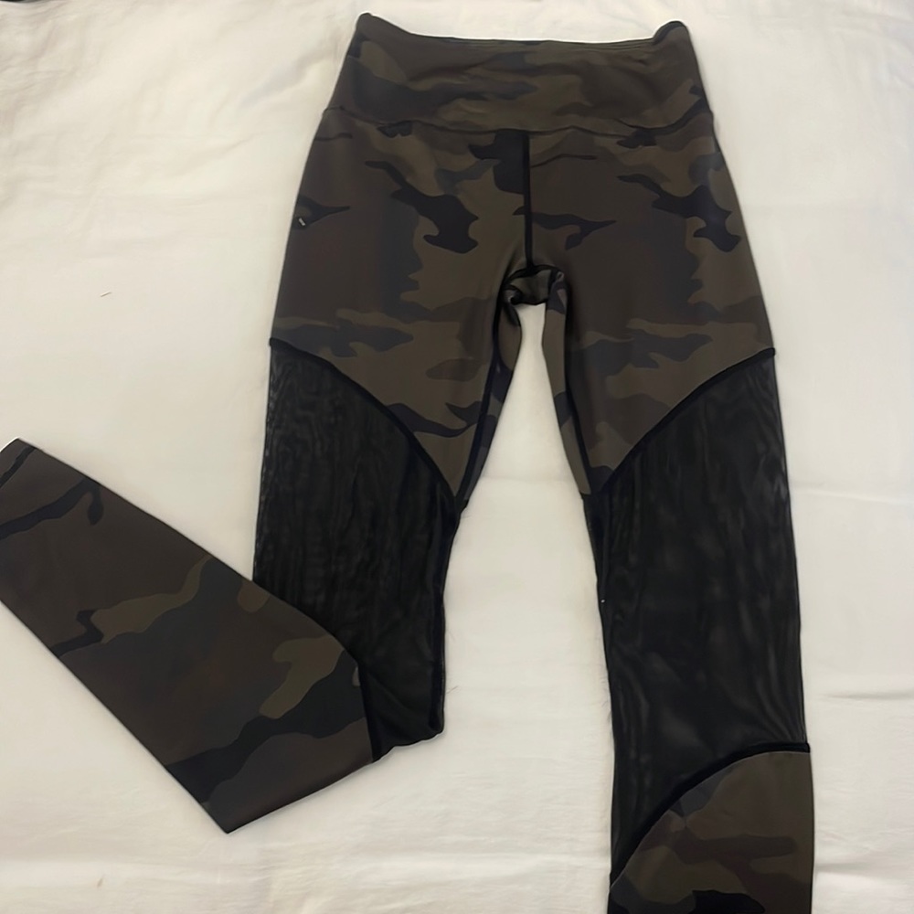 Carbone Camo Leggings with Mesh